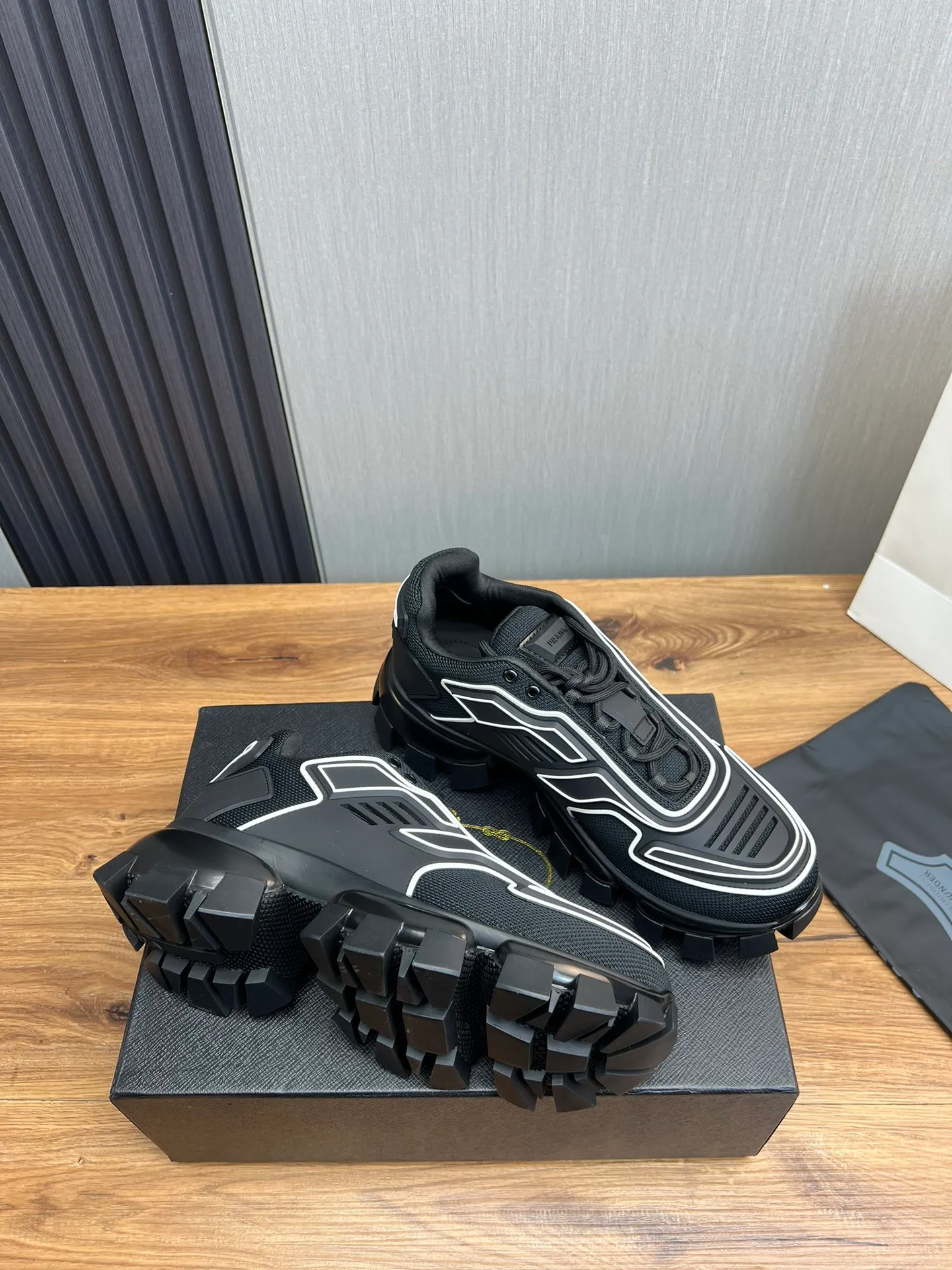 Men's shoes 💰620💰 [PRADA] Popular thick-soled shoes for couples 👩‍❤️‍👨 Available all year round ✔️Official website synchronization Original fly-knit film fabric + cowhide lining, 1⃣️ to 1⃣️ replica, original sole, 36-45 (45 made to order, non-refundable)